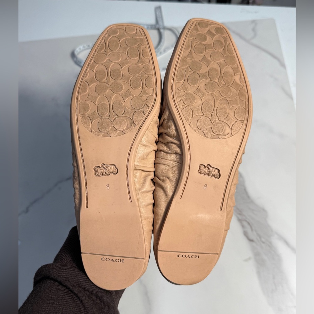 Coach Women's Beige Leather Flats - Picture 4 of 9
